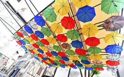 Les parapluies de l’été aurillacois